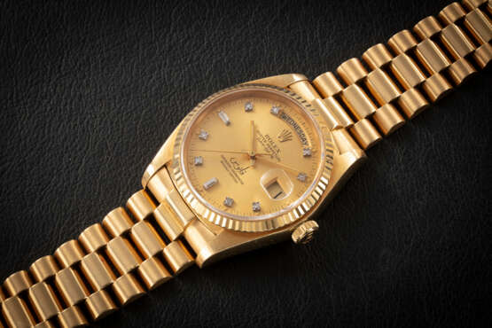 ROLEX, DAY-DATE REF. 18038, A GOLD AUTOMATIC WRISTWATCH MADE FOR SULTAN QABOOS OF OMAN - Foto 2