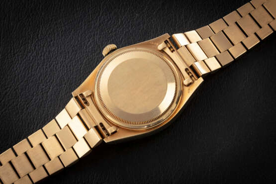 ROLEX, DAY-DATE REF. 18038, A GOLD AUTOMATIC WRISTWATCH MADE FOR SULTAN QABOOS OF OMAN - photo 3