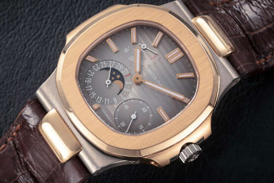 PATEK PHILIPPE, NAUTILUS REF. 5712GR ‘TIFFANY DIAL’, A TWO TONE GOLD AUTOMATIC WRISTWATCH WITH MOON-PHASE AND POWER RESERVE - фото 1