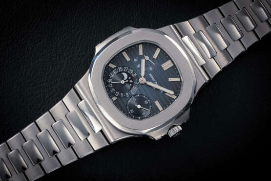 PATEK PHILIPPE, NAUTILUS REF. 5712A, A STEEL AUTOMATIC WRISTWATCH WITH MOON PHASE - фото 2