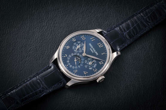 PATEK PHILIPPE, REF. 5327G-001, A GOLD PERPETUAL CALENDAR WRISTWATCH WITH A SET OF LUXURY ACCESSORIES - фото 3