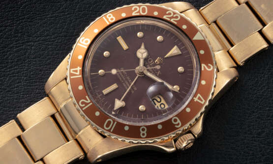 ROLEX, GMT-MASTER REF.1675 ‘NIPPLE DIAL’, A GOLD AUTOMATIC DUAL TIME WRISTWATCH - фото 1