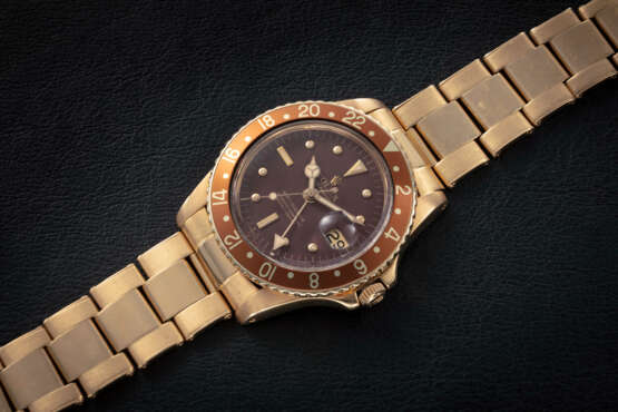ROLEX, GMT-MASTER REF.1675 ‘NIPPLE DIAL’, A GOLD AUTOMATIC DUAL TIME WRISTWATCH - фото 2