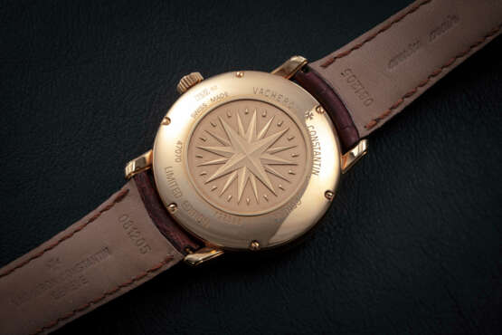 VACHERON CONSTANTIN, REF. 47070, LES METIERS D'ART TRIBUTE TO THE GREAT EXPLORERS 'MAGELLAN', A GOLD WANDERING HOURS WRISTWATCH WITH CHAMPLEVE ENAMEL DIAL - фото 3