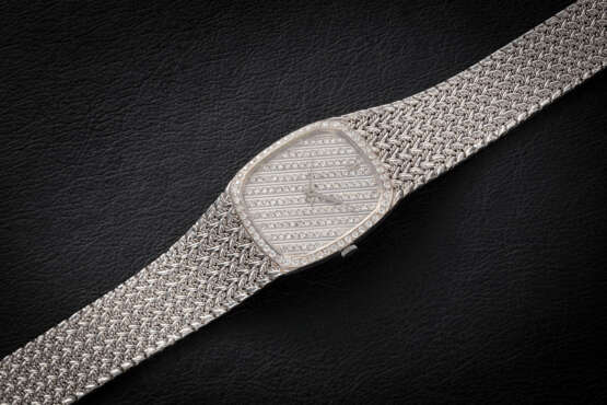 AUDEMARS PIGUET, REF.14239BC, AN ELEGANT GOLD AND DIAMOND-SET MANUAL-WINDING WRISTWATCH - photo 2