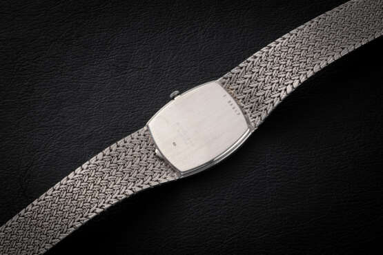 AUDEMARS PIGUET, REF.14239BC, AN ELEGANT GOLD AND DIAMOND-SET MANUAL-WINDING WRISTWATCH - фото 3