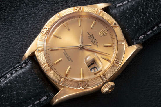 ROLEX, DATEJUST TURN-O-GRAPH REF. 1625, A GOLD AUTOMATIC WRISTWATCH - Foto 1