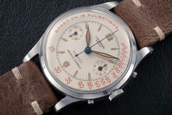 UNIVERSAL GENEVE, MEDICO-COMPAX “HERMÈS” REF. 22492, A STEEL CHRONOGRAPH WITH PULSOMETER DIAL - Foto 1