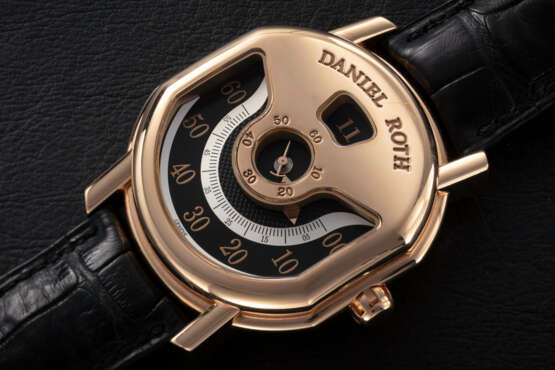 DANIEL ROTH, ELLIPSOCURVEX REF. 318.Y.50, A LIMITED EDITION GOLD JUMPING HOURS AUTOMATIC WRISTWATCH - photo 1