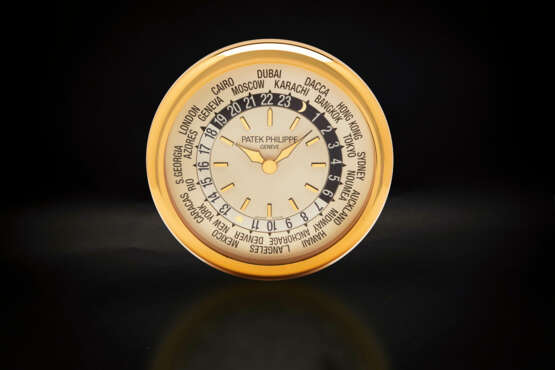 INDUCTA FOR PATEK PHILIPPE, A LARGE GILT BRASS WORLD TIME WALL CLOCK - фото 1