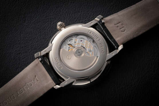 JAQUET DROZ, GRANDE SECONDE, A LIMITED EDITION GOLD WRISTWATCH - photo 3