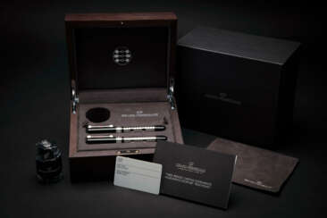 GIRARD-PERREGAUX, THREE BRIDGES WRITING INSTRUMENTS, A LIMITED EDITION SET OF BALLPOINT AND FOUNTAIN PEN