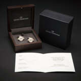 GIRARD-PERREGAUX, A FINE AND ELEGANT PAIR OF 18K ROSE GOLD GOLDEN BRIDGE CUFFLINKS - Foto 2