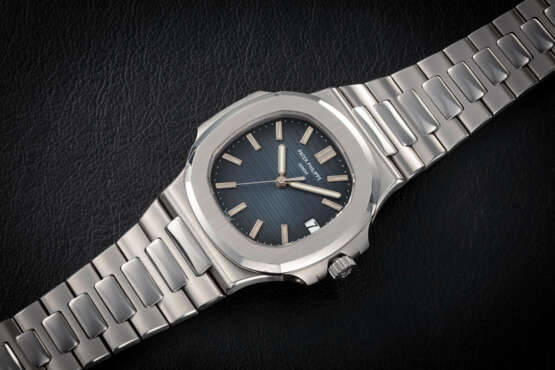 PATEK PHILIPPE, NAUTILUS REF. 5711/1A-001 ‘FIRST SERIES’, A STEEL AUTOMATIC WRISTWATCH - фото 2