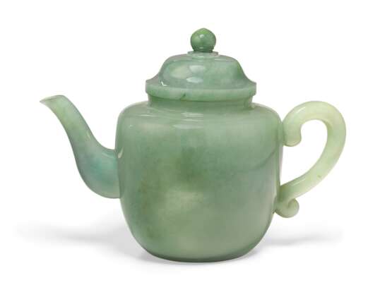 A JADEITE TEAPOT AND COVER - Foto 1
