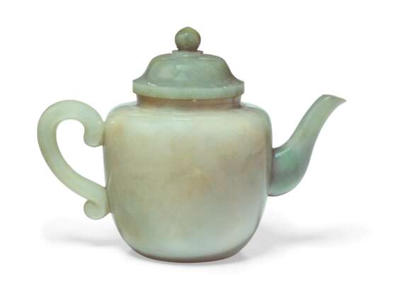 A JADEITE TEAPOT AND COVER - фото 2