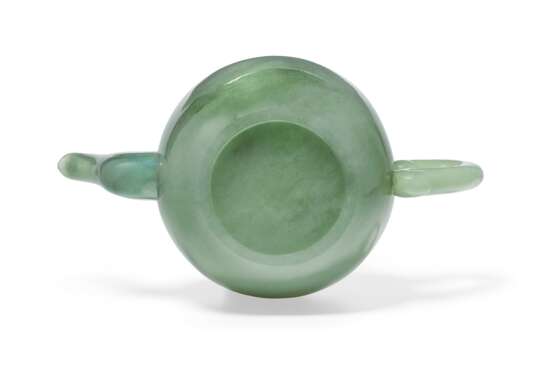 A JADEITE TEAPOT AND COVER - фото 4