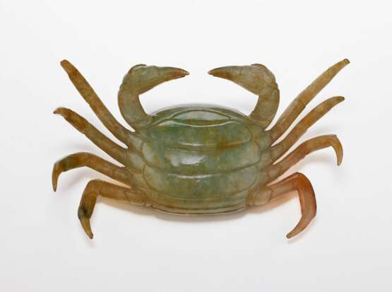 A SMALL JADEITE CARVING OF A CRAB - photo 3