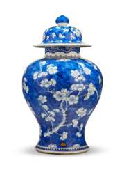 A BLUE AND WHITE BALUSTER JAR AND A COVER