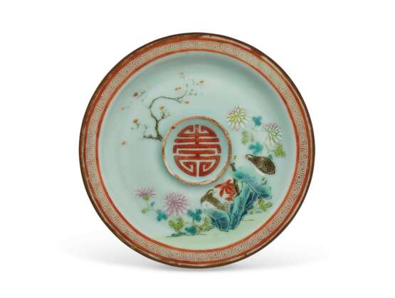 A FAMILLE ROSE CELADON-GROUND SAUCER DISH - photo 1