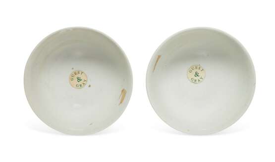 A PAIR OF DAYAZHAI GRISAILLE-DECORATED YELLOW-GROUND BOWLS - Foto 3