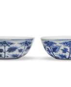 Période Puyi. A PAIR OF BLUE AND WHITE CUPS