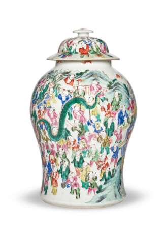 A LARGE FAMILLE ROSE BALUSTER JAR AND COVER - фото 2