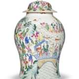 A LARGE FAMILLE ROSE BALUSTER JAR AND COVER - фото 3