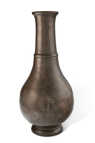 A LARGE SILVER-INLAID BRONZE VASE - фото 2