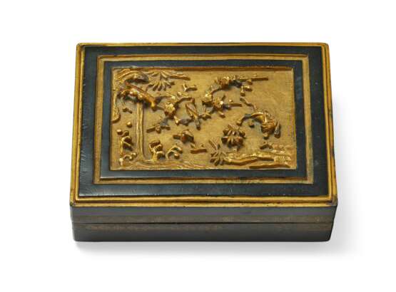 A PARCEL-GILT METAL RECTANGULAR BOX AND COVER - фото 1