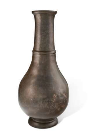 A LARGE SILVER-INLAID BRONZE VASE - фото 3