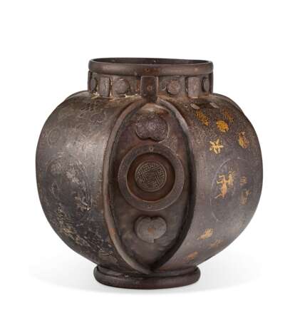 A SILVER-OVERLAY IRON VESSEL - photo 4