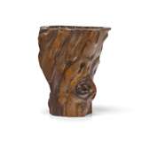A SMALL ROOTWOOD BRUSH POT - фото 1