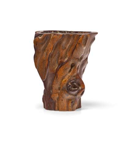 A SMALL ROOTWOOD BRUSH POT - Foto 1