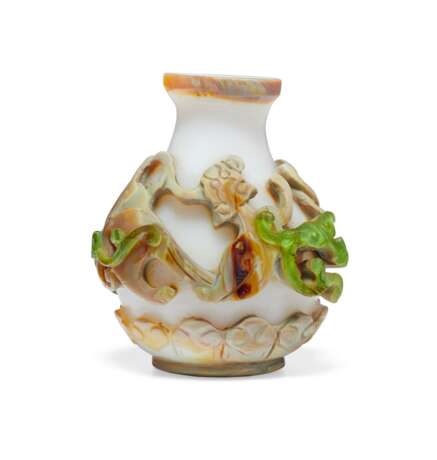 A SMALL GREEN AND OPALINE-OVERLAY WHITE GLASS VASE - photo 2