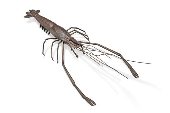 AN IRON ARTICULATED SCULPTURE OF A PRAWN - фото 1