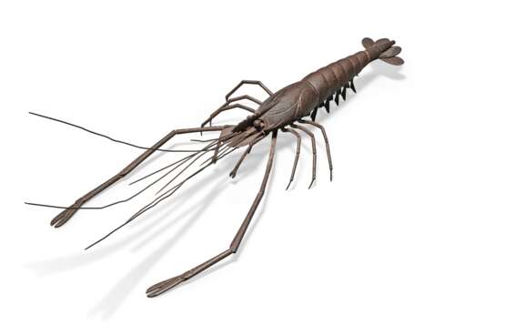 AN IRON ARTICULATED SCULPTURE OF A PRAWN - фото 2