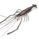 AN IRON ARTICULATED SCULPTURE OF A PRAWN - фото 2