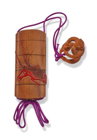 A LACQUERED WOOD FOUR-CASE INRO WITH A PRAWN - фото 1