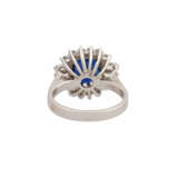 Ring mit Saphir und Diamanten zus. ca. 1 ct, - photo 4