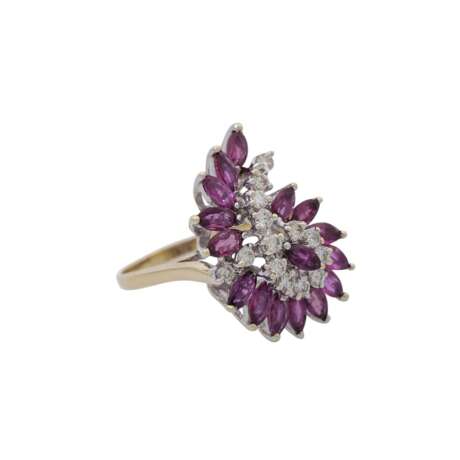 Ring mit Rubinnavettes und Brillanten von zus. ca. 0,5 ct, - Foto 1