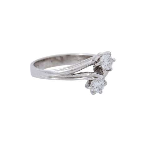 Ring mit 2 Brillanten von zus. ca. 0,5 ct, - фото 1