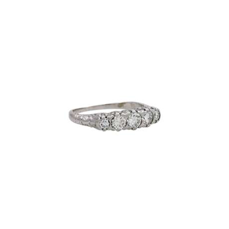 Ring mit 5 Brillanten von zus. ca. 0,7 ct, - photo 1