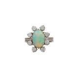 JACOBI Ring mit feinem Opal umgeben von 8 Brillanten zus. ca. 0,72 ct, - Foto 2