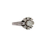 Ring mit Diamanten von zus. ca. 0,54 ct als Rosette angeordnet, - Foto 1