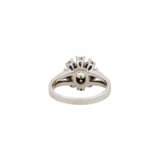 Ring mit Diamanten von zus. ca. 0,54 ct als Rosette angeordnet, - Foto 4