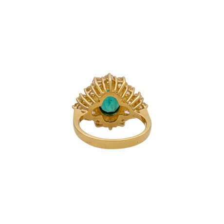 Ring mit Smaragd und Brillanten zus. ca. 1,5 ct, - photo 4