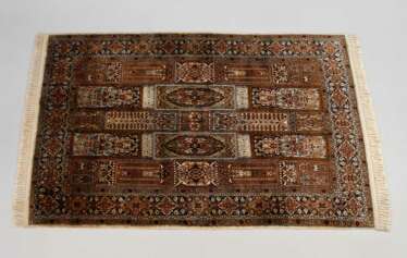 Seiden-Gartenfelderteppich.