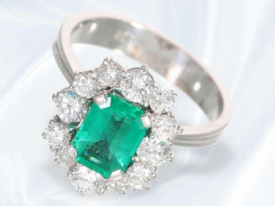 Ring: sehr schöner vintage Damenring mit Smaragd/Brillant-Besatz, 18K Gold - photo 1