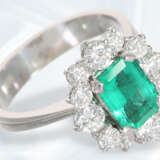 Ring: sehr schöner vintage Damenring mit Smaragd/Brillant-Besatz, 18K Gold - photo 2